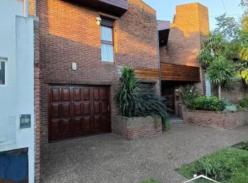 Casa · 163m² · 4 Ambientes · 1 Cochera · Casa en Bernardino Rivadavia