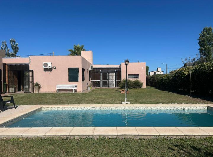Casa · 90m² · 5 Ambientes · 2 Cocheras