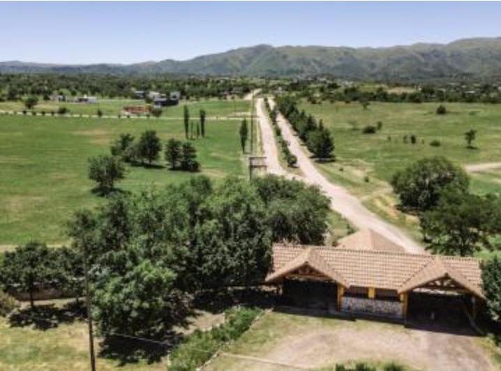 Casa · 1320m² · 3 Ambientes · 1 Cochera