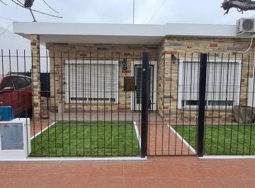 Casa · 80m² · 4 Ambientes · 2 Cocheras · Casa 4 Ambientes, Jardin, Galeria Cubierta.