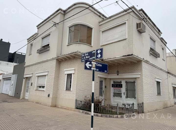 Casa · 300m² · 8 Ambientes · 1 Cochera