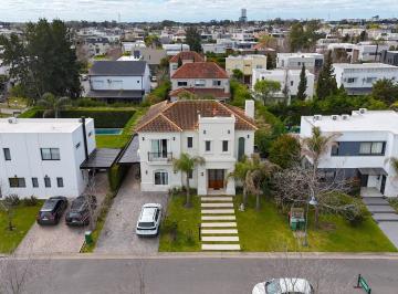 Casa · 190m² · 4 Ambientes · 3 Cocheras · Casa en Venta en Los Alisos, Nordelta, Tigre