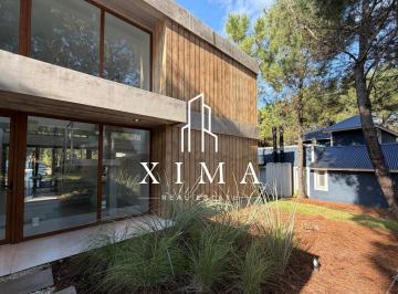 Casa · 261m² · 6 Ambientes · 1 Cochera · Casa en Venta Costa Esmeralda Residencial I