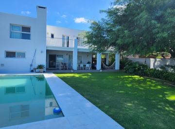 Casa · 300m² · 10 Ambientes · 2 Cocheras · Cinco Lomas Amoblada 4 Dorm., Patio, Pileta