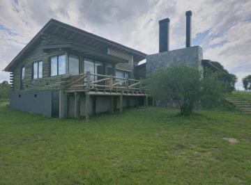 Casa · 300m² · 6 Ambientes · 6 Cocheras · Casa en Villa General Belgrano