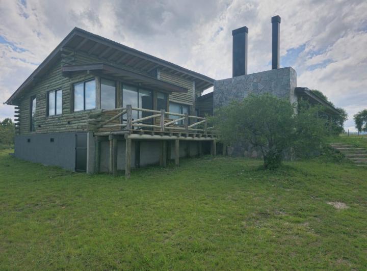 Casa · 300m² · 6 Ambientes · 6 Cocheras