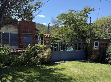 Frente Casa Casatti · Casa en Venta en Unquillo – Dos Lotes, Pileta - Apto Crédito