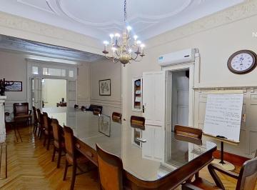 Casa · 220m² · 6 Ambientes · 1 Cochera · Casa de Estilo con Cochera Lote Propio