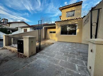 Casa · 90m² · 4 Ambientes · 1 Cochera · Chalet 4 Ambientes 2 Baños en Venta Ciudad Jardín F: 11190