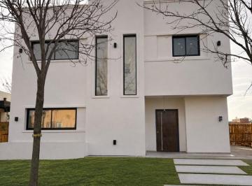Casa · 147m² · 5 Ambientes · Casa en Venta Barrio San Pablo, Pilar. Posibilidad de Financiación