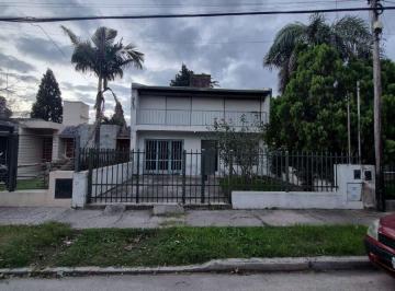Casa · 246m² · 4 Ambientes · 2 Cocheras · Vendo en B° Marques de Sobremonte