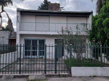 Casa · 246m² · 4 Ambientes · 2 Cocheras · Vendo en B° Marques de Sobremonte