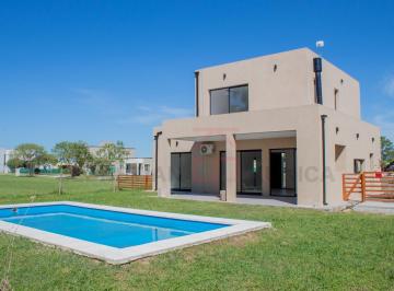 Casa · 134m² · 4 Ambientes · 2 Cocheras · Casa en Lote Perimetral en Bº Cerrado El Ensueño