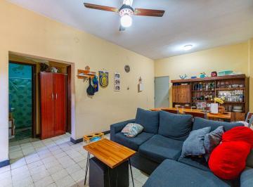Casa · 110m² · 4 Ambientes · Casa de Pasillo 2 Dormi con Patio Apta Credito