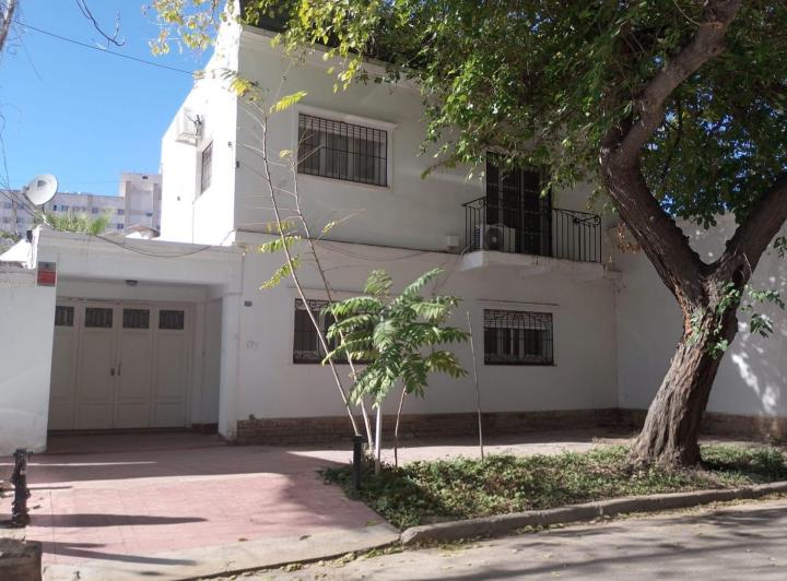 Casa · 130m² · 4 Ambientes · 1 Cochera