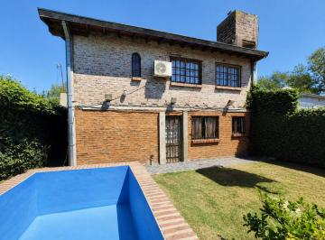 Casa · 130m² · 5 Ambientes · 1 Cochera · Venta Casa 5 Ambientes Ituzaingo Pileta y Cochera