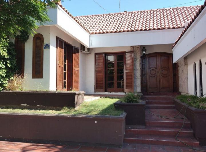 Casa · 193m² · 11 Ambientes · 2 Cocheras