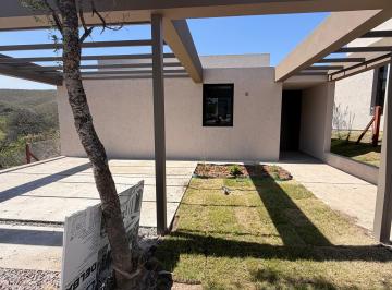 Casa · 216m² · 4 Ambientes · 2 Cocheras · Casa a La Venta en Una Planta, 3 Dormitos, Colinas de La Deseada