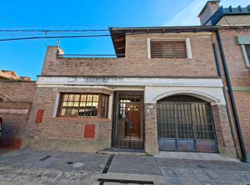 Casa · 218m² · 8 Ambientes · 1 Cochera · Gran Casa 8 Ambientes, Zona Parque Garay