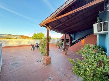 PH · 104m² · 6 Ambientes · Venta PH Parque Patricios con Terraza y Parrilla