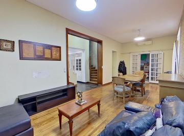 Casa · 146m² · 4 Ambientes · 1 Cochera · Casa 4 Amb en Venta con Terraza y Cochera Flores