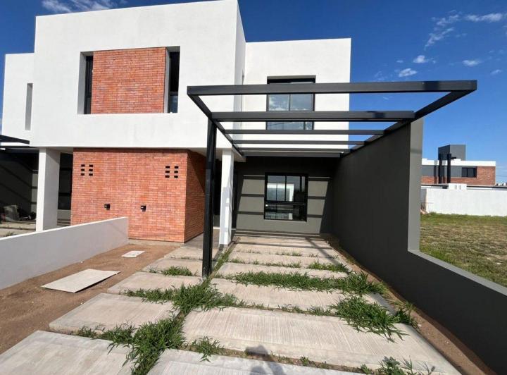 Casa · 126m² · 5 Ambientes · 1 Cochera