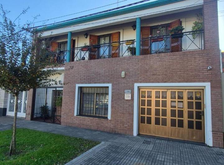 Casa · 223m² · 6 Ambientes · 1 Cochera