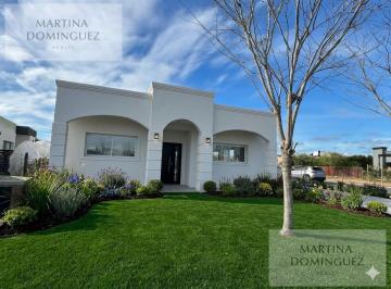 Casa · 136m² · 4 Ambientes · Casa en Venta en San Ramón - 4 Ambientes - Parrilla. Jardín