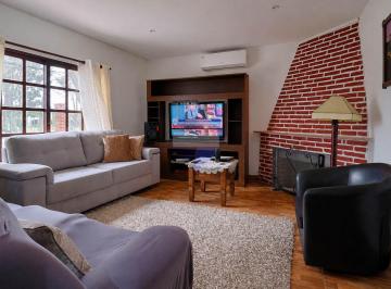 Casa · 86m² · 3 Ambientes · 1 Cochera · Venta de Casa con Gran Terreno en Solymar