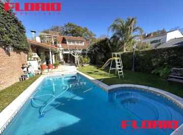Casa · 262m² · 6 Ambientes · 1 Cochera · Casa en Venta de 6 Ambientes en Olivos con Jardín y Pileta