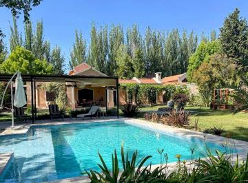 Casa · 286m² · 3 Ambientes · 2 Cocheras · Casa Colonial en La Region Vitivinicola de Mendoza
