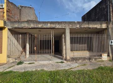 Casa · 105m² · 4 Ambientes · 1 Cochera · Casa a Refaccionar en Venta