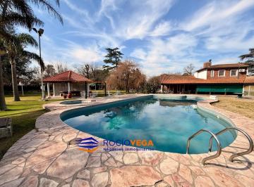 Casa · 261m² · 4 Ambientes · 3 Cocheras · Casaquinta a La Venta en Francisco Alvarez