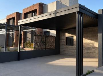 Casa · 135m² · 3 Ambientes · 2 Cocheras · Casa en Tejas Ll