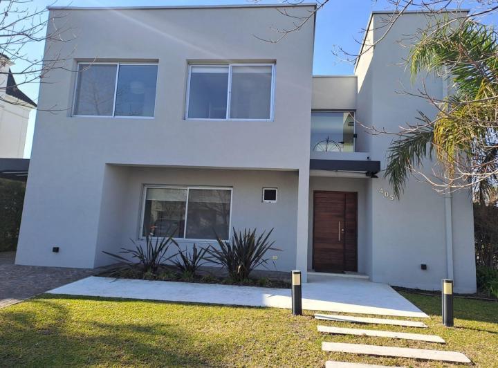Casa · 200m² · 5 Ambientes · 4 Cocheras