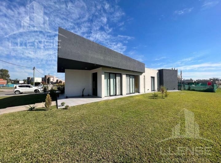 Casa · 170m² · 4 Ambientes · 2 Cocheras