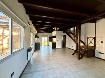 Casa de 3 ambientes, Rosario · Casa de Dos Dorm. en Fisherton con Jardín, Pileta y Cochera
