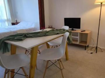 Departamento · 30m² · 1 Ambiente · Ambiente a La Calle con Balcón - Paseo Aldrey