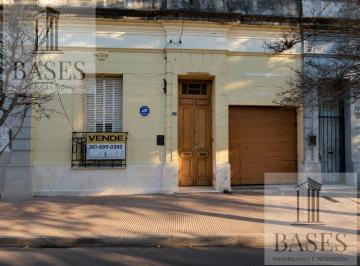 Casa · 105m² · 4 Ambientes · 1 Cochera · Casa Antigua 3 Dorm. a Reciclar en B° Alberdi