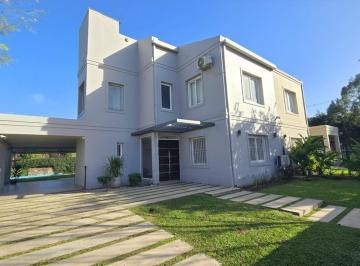 Casa · 130m² · 6 Ambientes · 3 Cocheras · Excepcional Duplex en Alquiler en Barrio Privado Casa de Campo - Yerba Buena