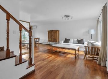 Casa · 205m² · 5 Ambientes · 1 Cochera · Muy Linda Casa en El Centro de Las Lomas de San Isidro