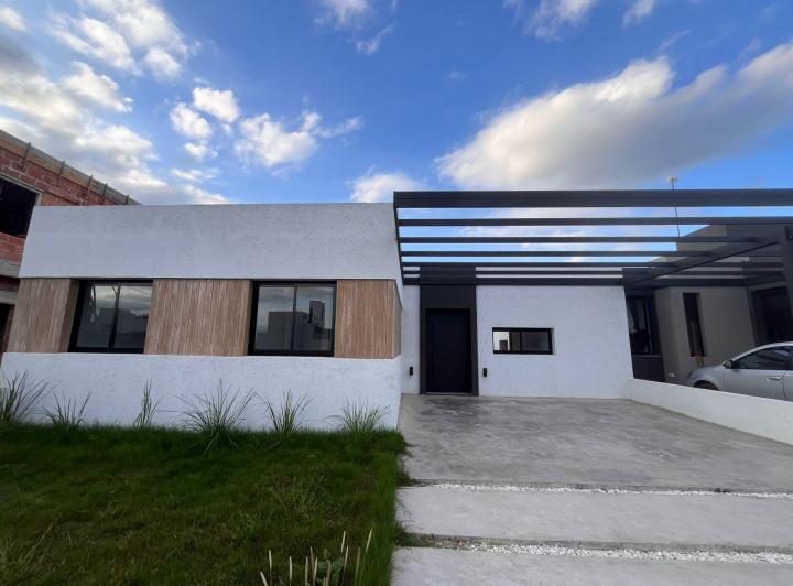 Casa · 110m² · 3 Ambientes · 2 Cocheras