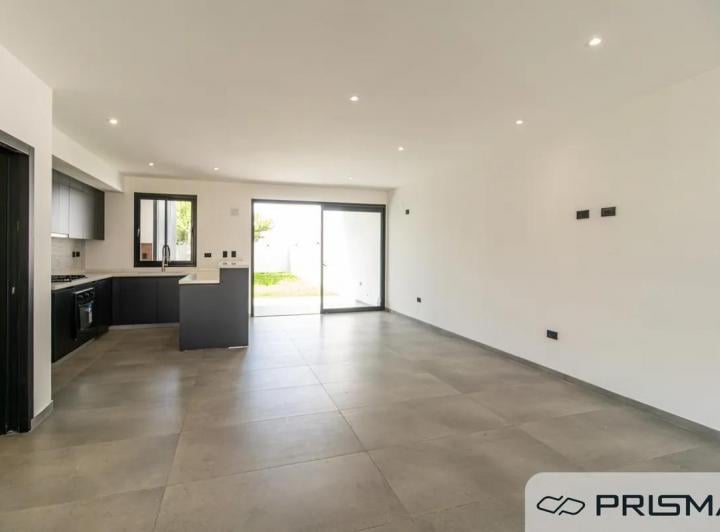 Casa · 157m² · 9 Ambientes · 2 Cocheras