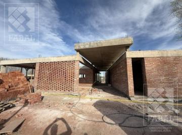 Casa · 181m² · 5 Ambientes · 2 Cocheras · Casa Venta Los Canales, Plottier, 3 Dorm., 2 Baños, Jardín y Cochera 2 Autos