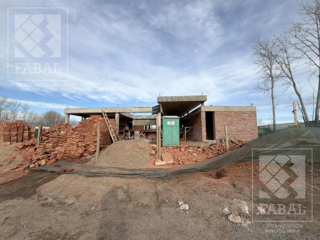 Casa · 181m² · 5 Ambientes · 2 Cocheras