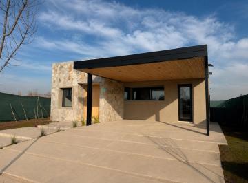 Casa · 176m² · 4 Dormitorios · 2 Cocheras · Casa B° Rincón Viamonte