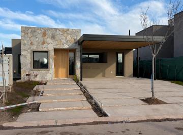 Casa · 176m² · 4 Dormitorios · 2 Cocheras · Casa B° Rincón Viamonte