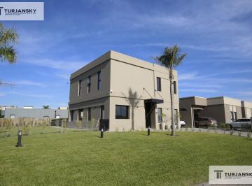 Casa · 270m² · 3 Dormitorios · A Estrenar - Hudson Park