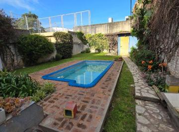 Casa de 6 ambientes, Hurlingham · Oportunidad Venta en Bloque/ 2 Casas en Lote Propio con Pileta
