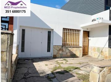 Casa · 100m² · 2 Dormitorios · 1 Cochera · Casa con Cochera Barrio Jardin